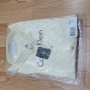 Calvin Klein non iron body fit button down dress shirt